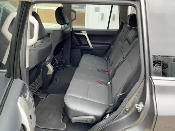 TOYOTA Land Cruiser 2.8D4-D Executive A