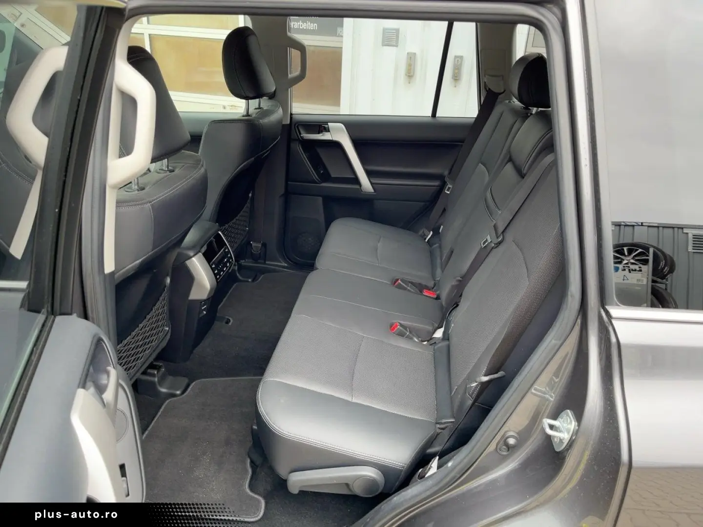 TOYOTA Land Cruiser 2.8D4-D Executive A