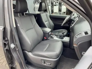 TOYOTA Land Cruiser 2.8D4-D Executive A