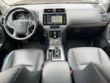 TOYOTA Land Cruiser 2.8D4-D Executive A