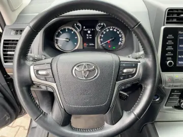 TOYOTA Land Cruiser 2.8D4-D Executive A