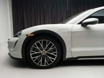 PORSCHE TAYCAN 4 CROSS TURISMO