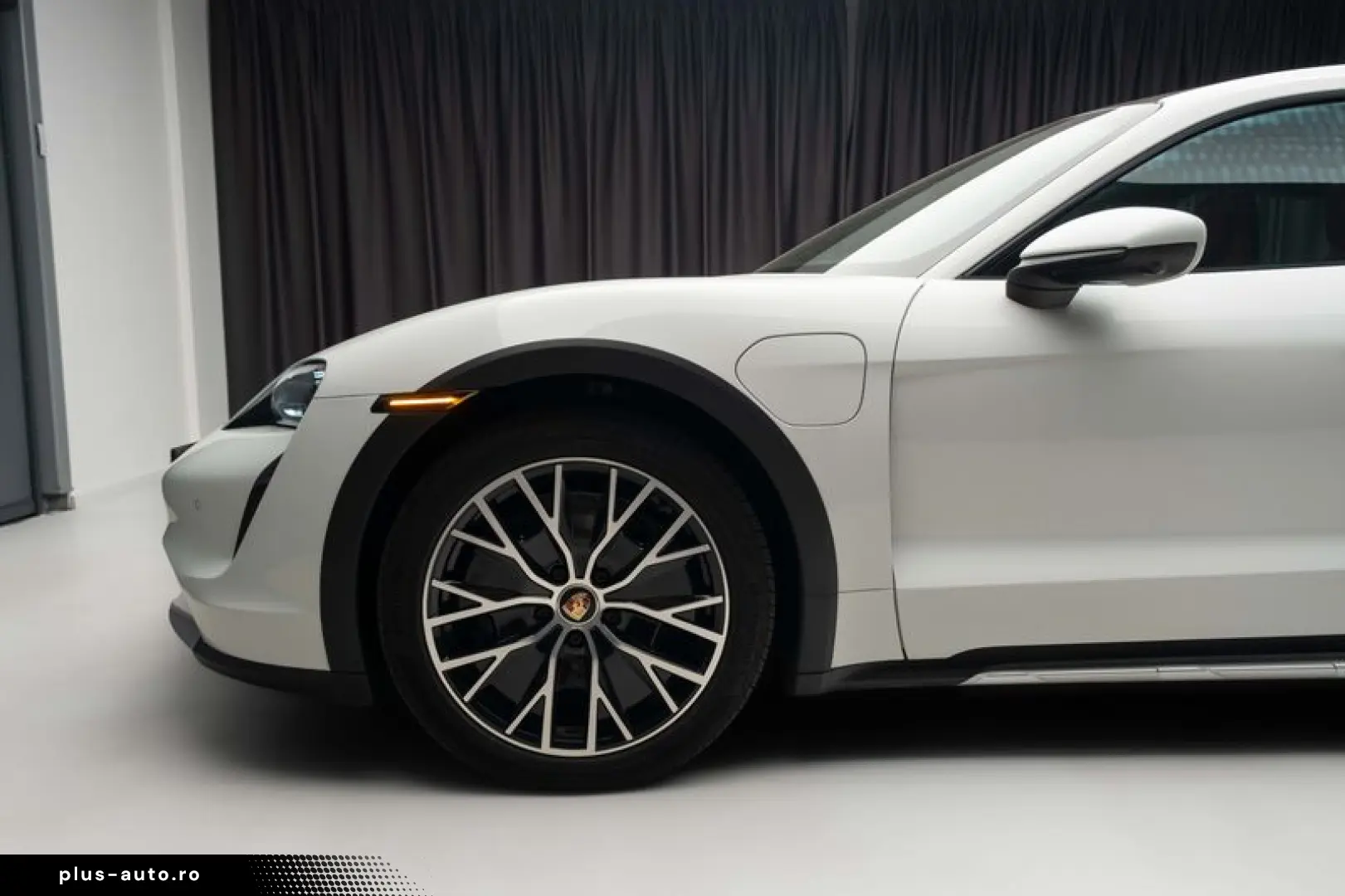 PORSCHE TAYCAN 4 CROSS TURISMO