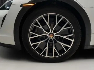 PORSCHE TAYCAN 4 CROSS TURISMO