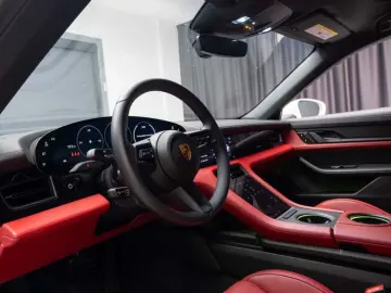 PORSCHE TAYCAN 4 CROSS TURISMO