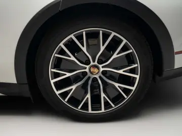 PORSCHE TAYCAN 4 CROSS TURISMO