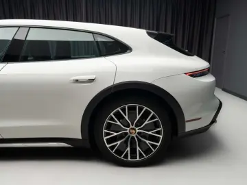 PORSCHE TAYCAN 4 CROSS TURISMO