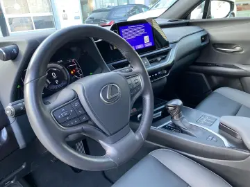 LEXUS UX 250h F SPORT Design  Bi-LED ACC RCam SHZ PDC