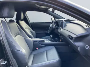 LEXUS UX 250h F SPORT Design  Bi-LED ACC RCam SHZ PDC