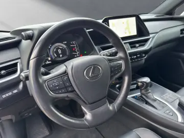 LEXUS UX 250h F-Sport D. 1HD SHZ CARPLAY 15J-GARANTIE
