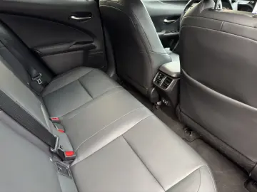 LEXUS UX 250h F-Sport D. 1HD SHZ CARPLAY 15J-GARANTIE