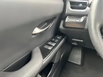 LEXUS UX 250h FSPORT-D. ALLW. 1HD NAVI  15J-GARANTIE