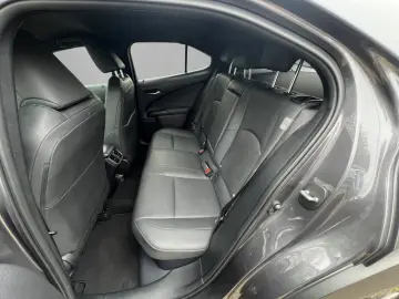 LEXUS UX 250h FSPORT-D. ALLW. 1HD NAVI  15J-GARANTIE