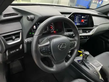 LEXUS UX 250h F SPORT Design  Bi-LED ACC RCam SHZ PDC