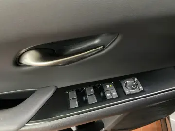 LEXUS UX 250h F SPORT Design  Bi-LED ACC RCam SHZ PDC