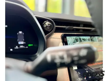 LEXUS LBX Elegant Leder    Garantie    Keyless    HYBR