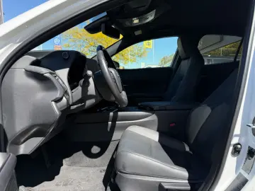 LEXUS UX 250h F-SPORT ACC RFK Car-Play LED 1-HAND