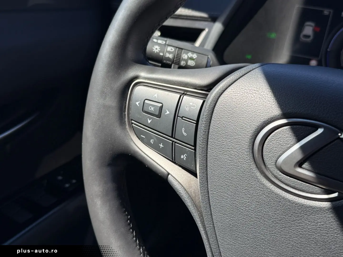 LEXUS UX 250h F-SPORT ACC RFK Car-Play LED 1-HAND