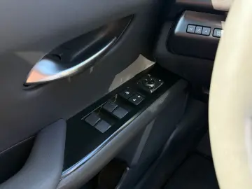 LEXUS UX 250h F-SPORT ACC RFK Car-Play LED 1-HAND