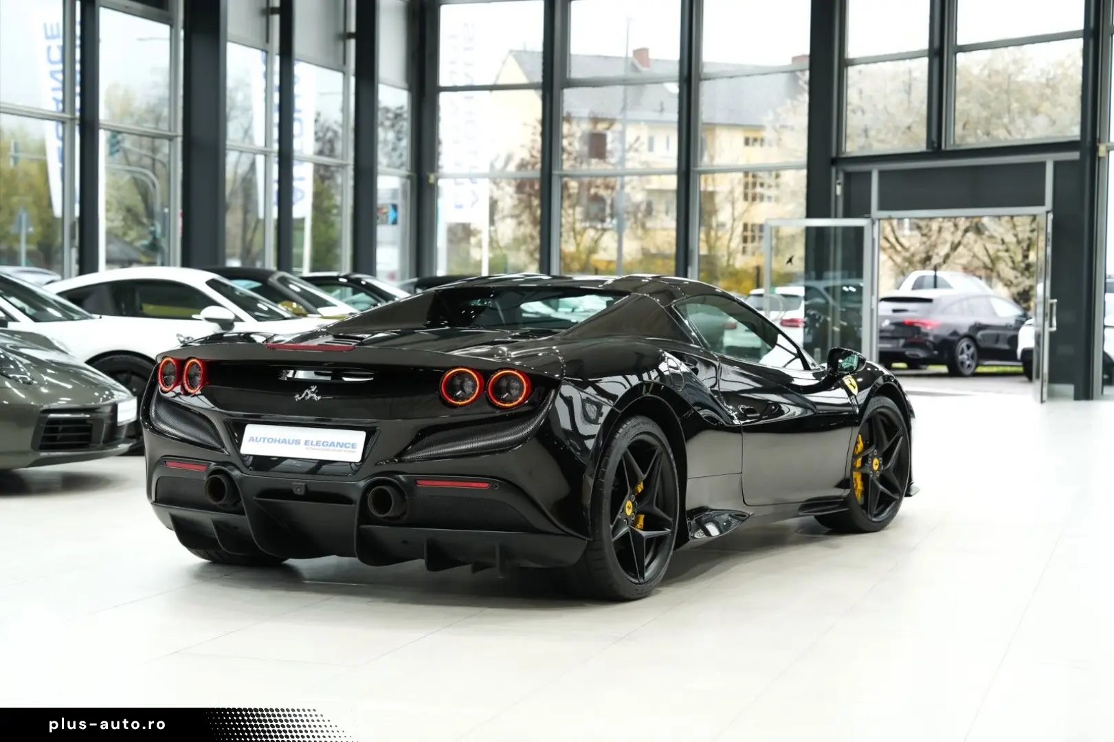 FERRARI F8 Spider RACING-SEATS LIFT PASSENGER-DISPLAY