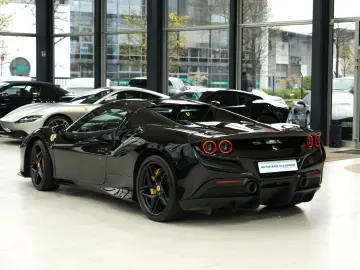 FERRARI F8 Spider RACING-SEATS LIFT PASSENGER-DISPLAY