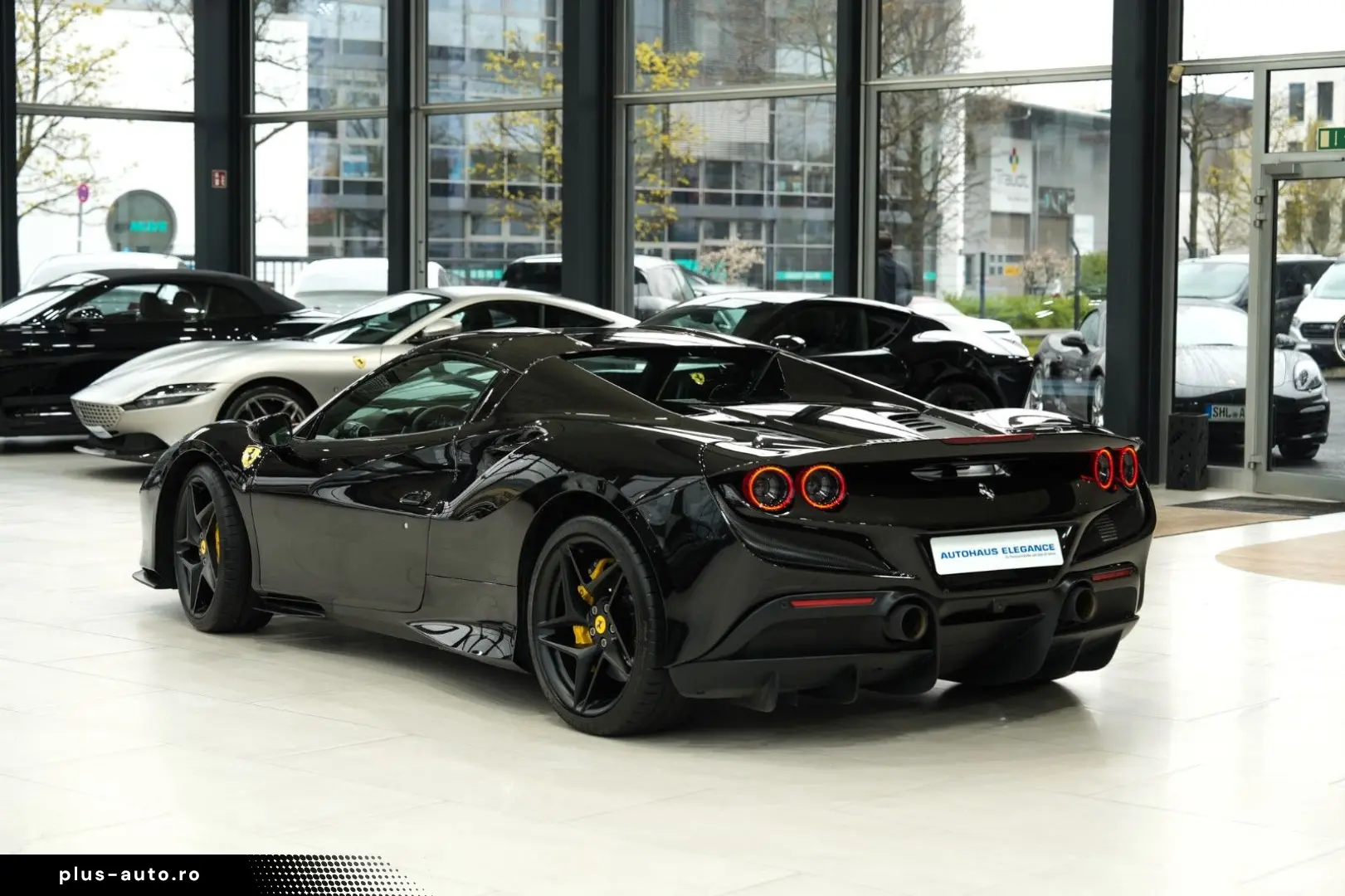 FERRARI F8 Spider RACING-SEATS LIFT PASSENGER-DISPLAY