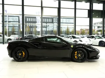 FERRARI F8 Spider RACING-SEATS LIFT PASSENGER-DISPLAY