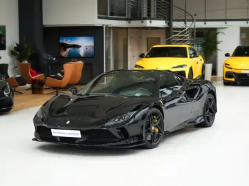 FERRARI F8 Spider RACING-SEATS LIFT PASSENGER-DISPLAY