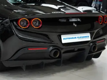 FERRARI F8 Spider RACING-SEATS LIFT PASSENGER-DISPLAY