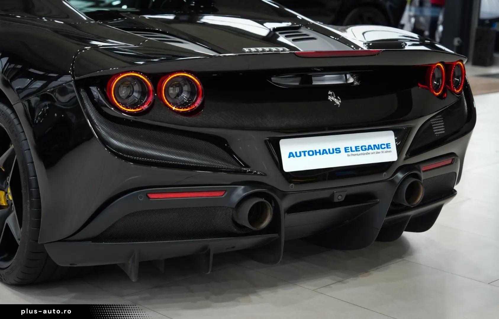 FERRARI F8 Spider RACING-SEATS LIFT PASSENGER-DISPLAY
