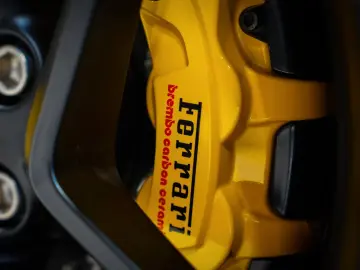 FERRARI F8 Spider RACING-SEATS LIFT PASSENGER-DISPLAY