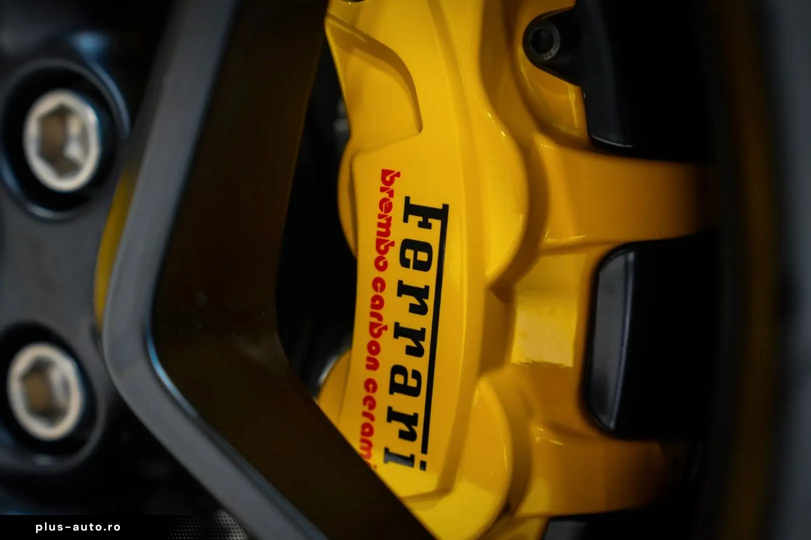 FERRARI F8 Spider RACING-SEATS LIFT PASSENGER-DISPLAY