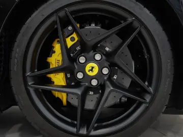 FERRARI F8 Spider RACING-SEATS LIFT PASSENGER-DISPLAY