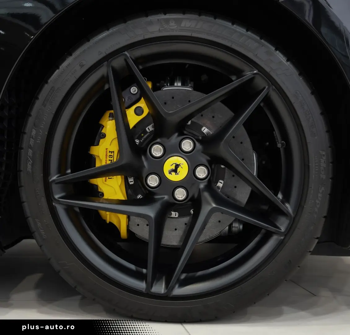 FERRARI F8 Spider RACING-SEATS LIFT PASSENGER-DISPLAY