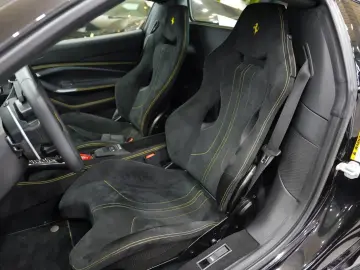 FERRARI F8 Spider RACING-SEATS LIFT PASSENGER-DISPLAY