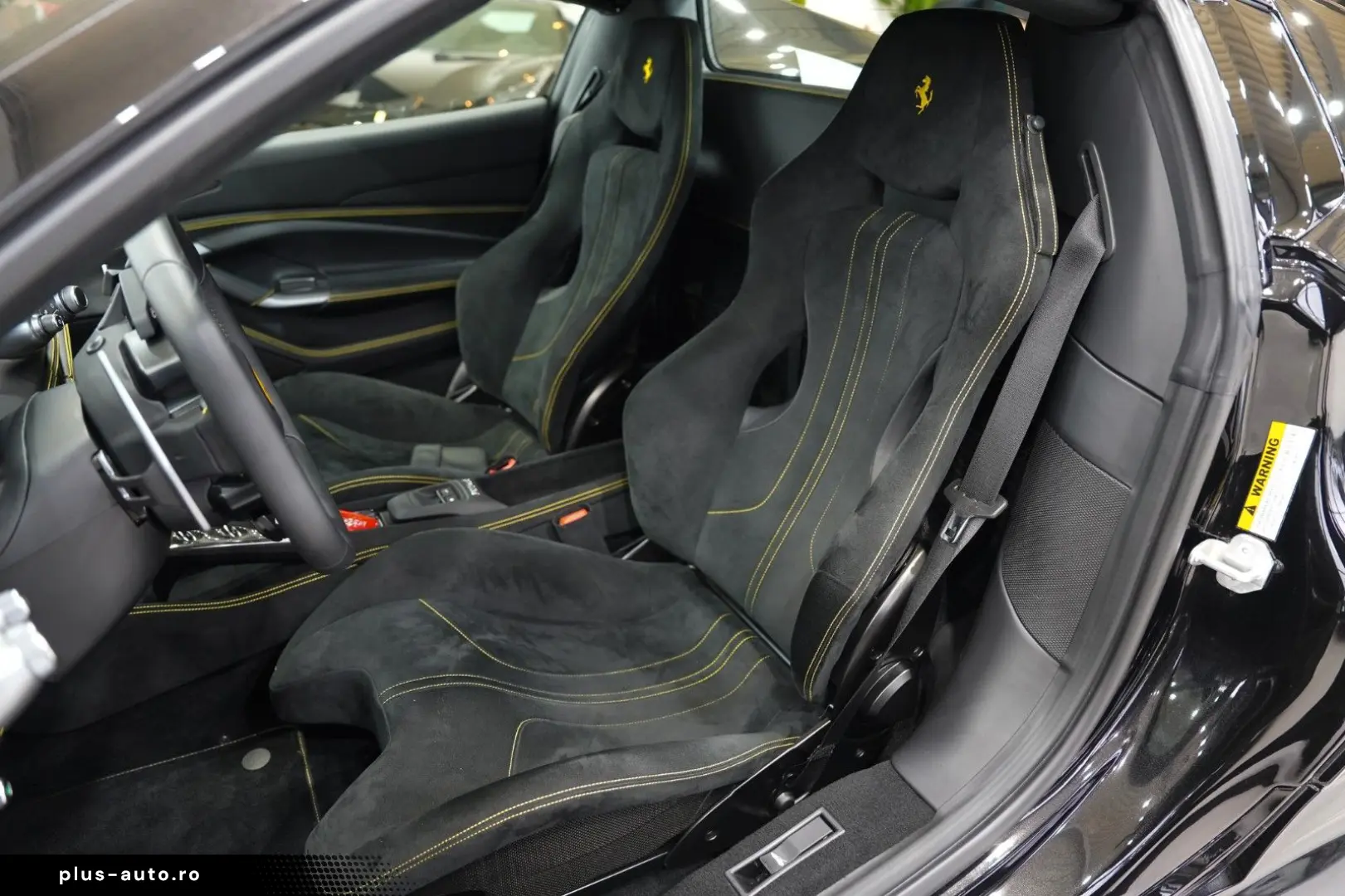 FERRARI F8 Spider RACING-SEATS LIFT PASSENGER-DISPLAY
