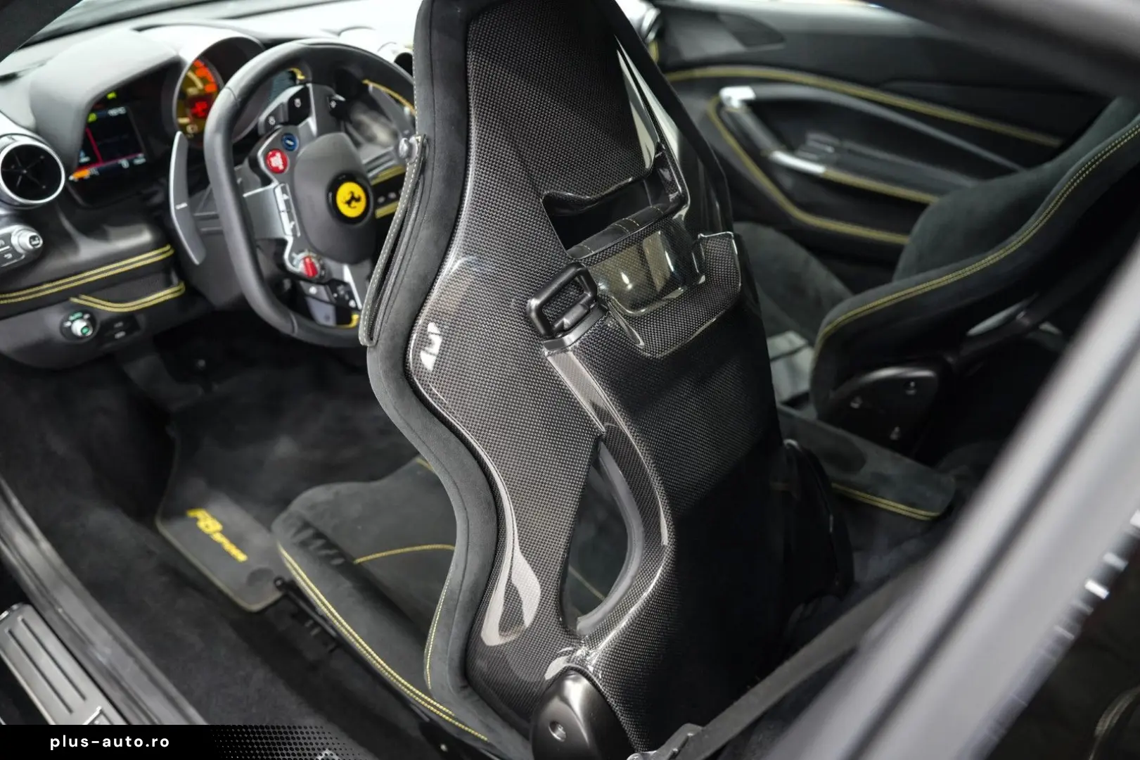 FERRARI F8 Spider RACING-SEATS LIFT PASSENGER-DISPLAY