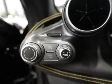 FERRARI F8 Spider RACING-SEATS LIFT PASSENGER-DISPLAY