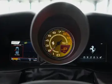 FERRARI F8 Spider RACING-SEATS LIFT PASSENGER-DISPLAY
