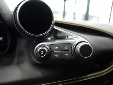 FERRARI F8 Spider RACING-SEATS LIFT PASSENGER-DISPLAY