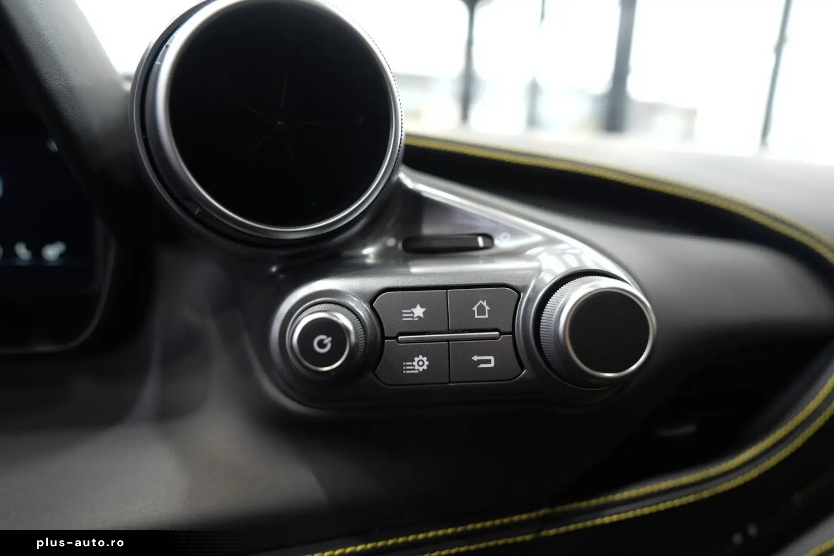 FERRARI F8 Spider RACING-SEATS LIFT PASSENGER-DISPLAY