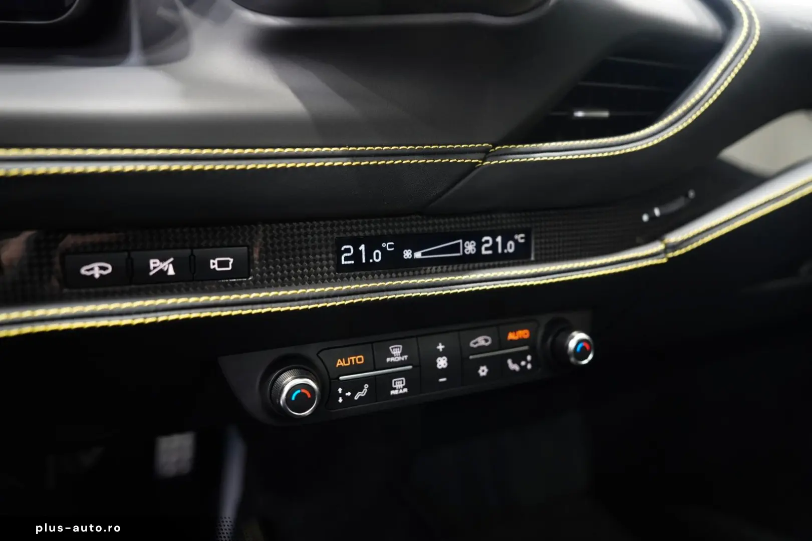 FERRARI F8 Spider RACING-SEATS LIFT PASSENGER-DISPLAY