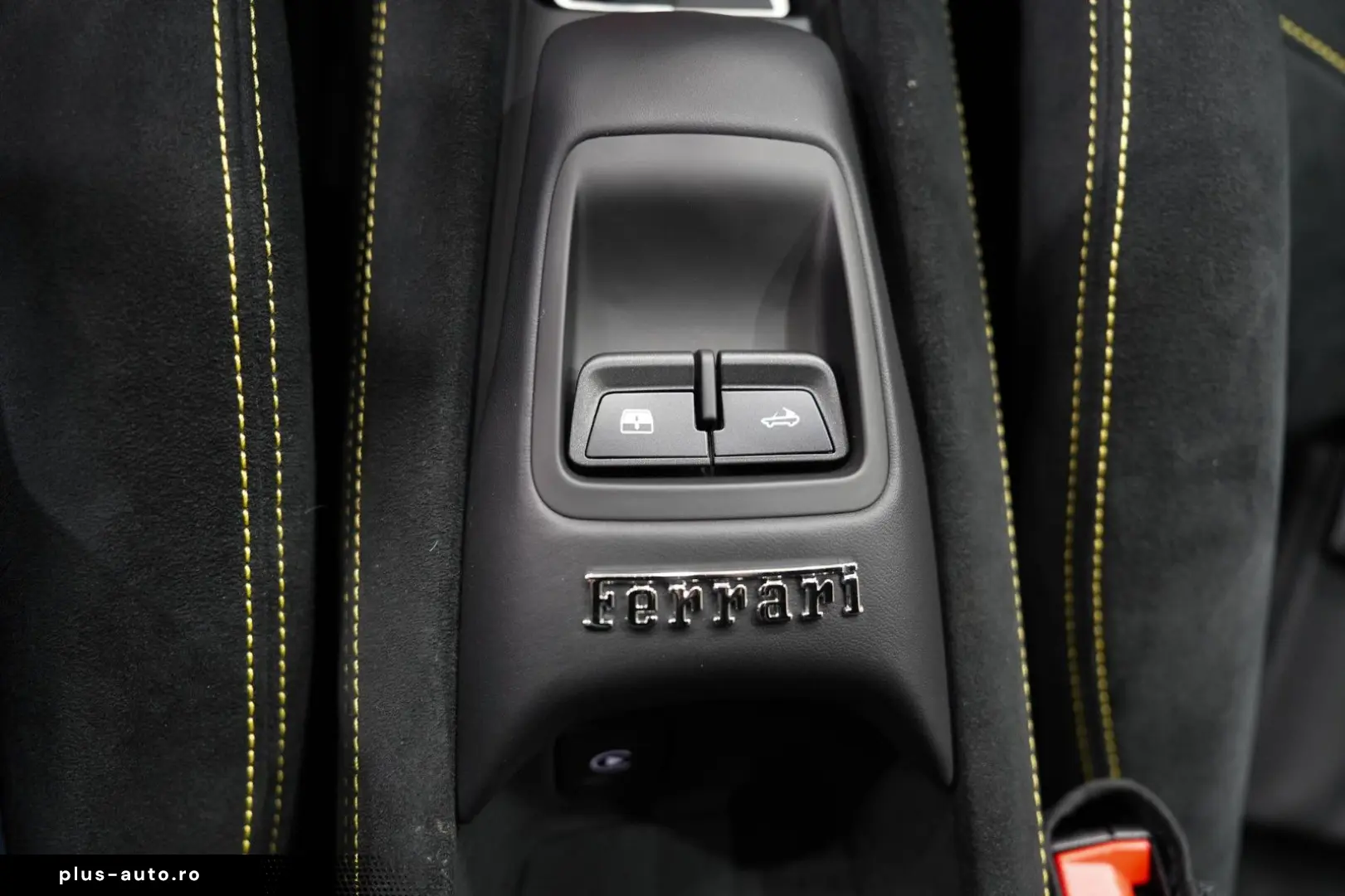 FERRARI F8 Spider RACING-SEATS LIFT PASSENGER-DISPLAY