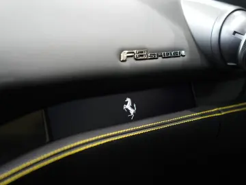 FERRARI F8 Spider RACING-SEATS LIFT PASSENGER-DISPLAY