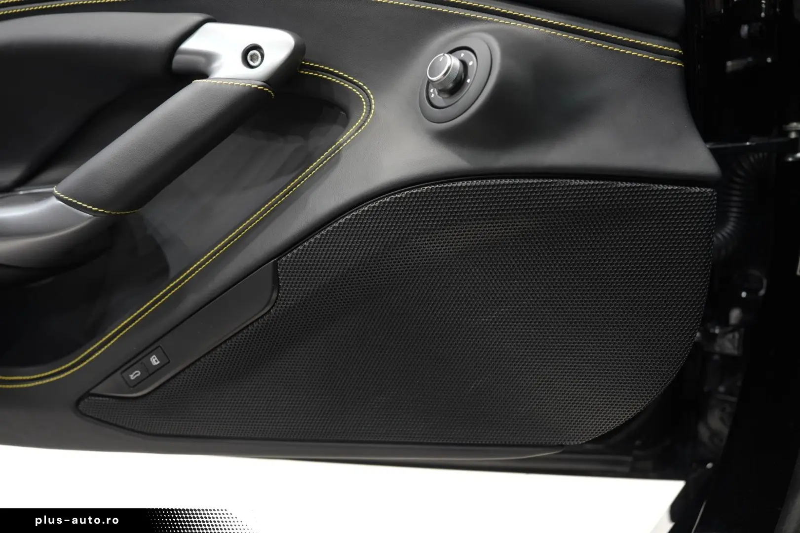 FERRARI F8 Spider RACING-SEATS LIFT PASSENGER-DISPLAY