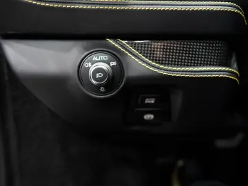 FERRARI F8 Spider RACING-SEATS LIFT PASSENGER-DISPLAY