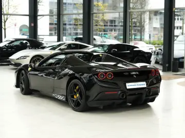 FERRARI F8 Spider RACING-SEATS LIFT PASSENGER-DISPLAY