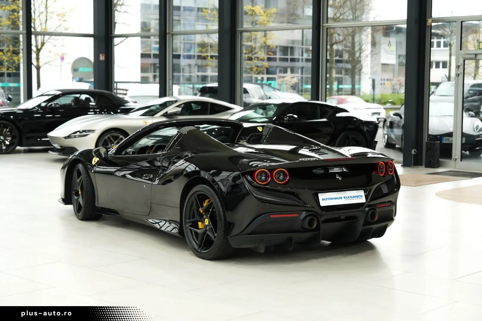 FERRARI F8 Spider RACING-SEATS LIFT PASSENGER-DISPLAY