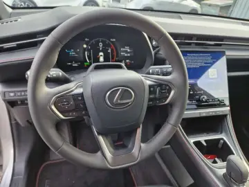 LEXUS LBX FWD Emotion Technologie Paket Navi Digitales