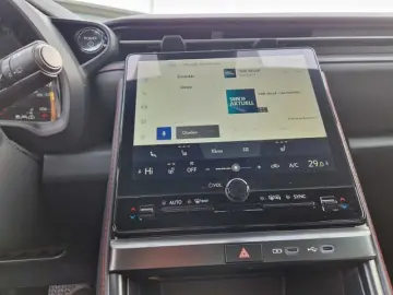 LEXUS LBX FWD Emotion Technologie Paket Navi Digitales